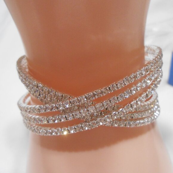 NEW GORGEOUS CLEAR RHINESTONE BANGLE BRACELET ON SILVER BAND IN BLUE JEWELRY BOX - Picture 9 of 9